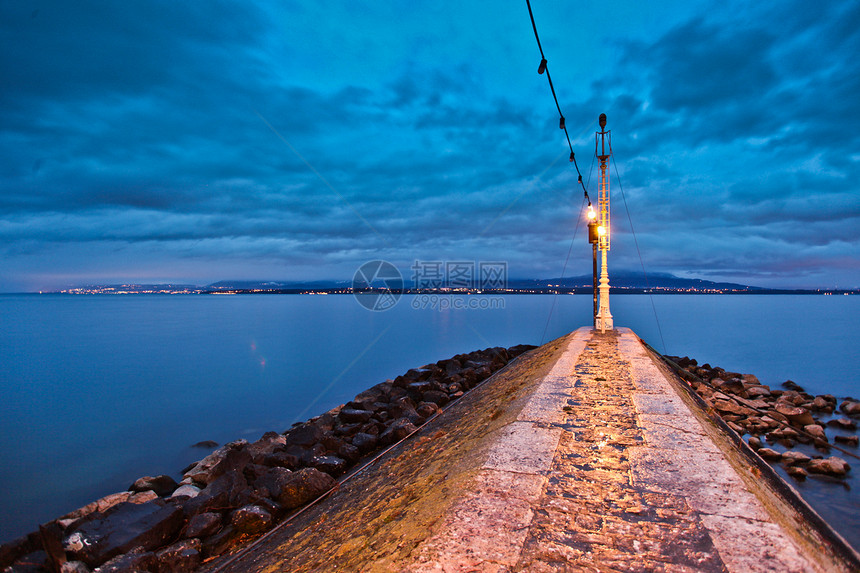 日内瓦湖黎明弱光蓝色尼龙旅行图片