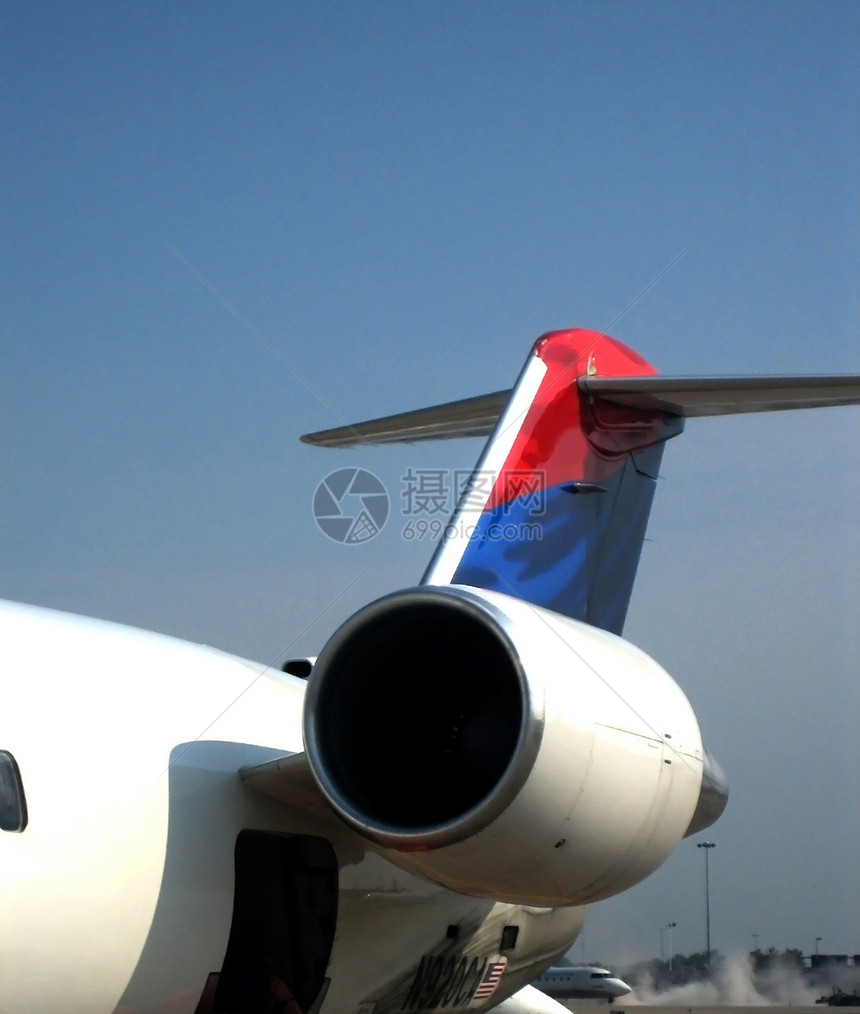 飞机和航空运输飞行行李引擎旅行飞行员飞机场跑道喷射航空公司图片