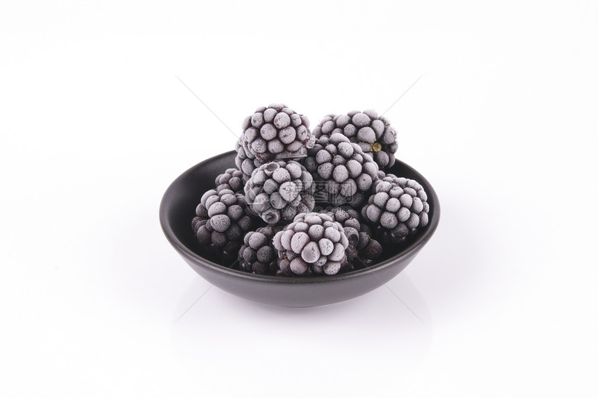 冰冻黑莓甜点盘子浆果速冻食物冰镇水果冷藏冷冻黑色图片