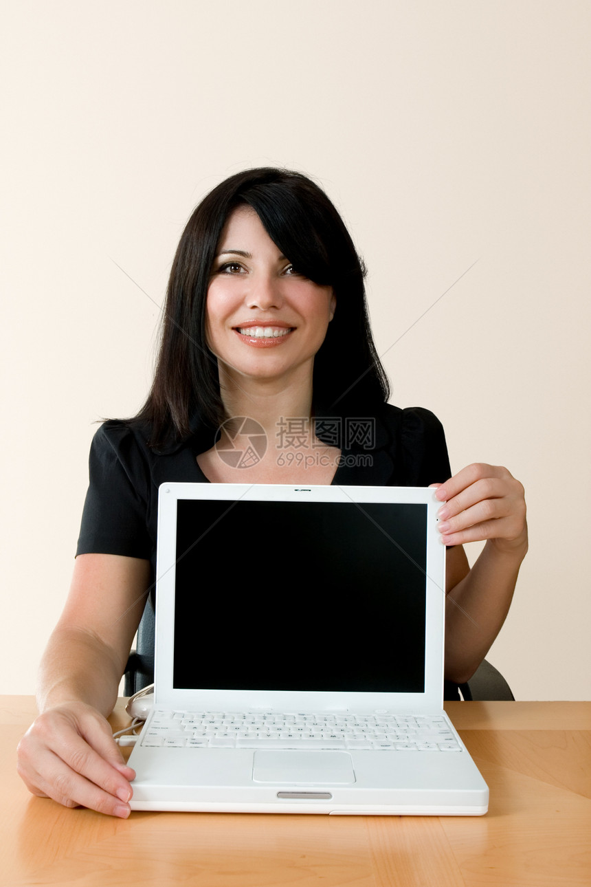 携带膝上型电脑的妇女示范液晶屏屏幕商务人士黑屏笔记本成人商业女性图片