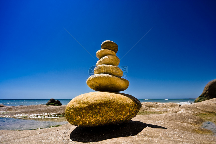 自然石块的抽象胜利拱门 其背景是旅行建造太阳石头岩石海滩天空团体生活场景图片