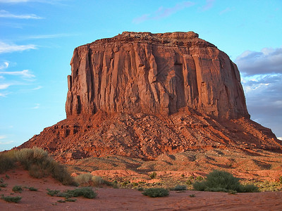 美国古迹谷 2004年8月地标沙漠国家高原蓝色台面岩石悬崖红色旅游背景图片