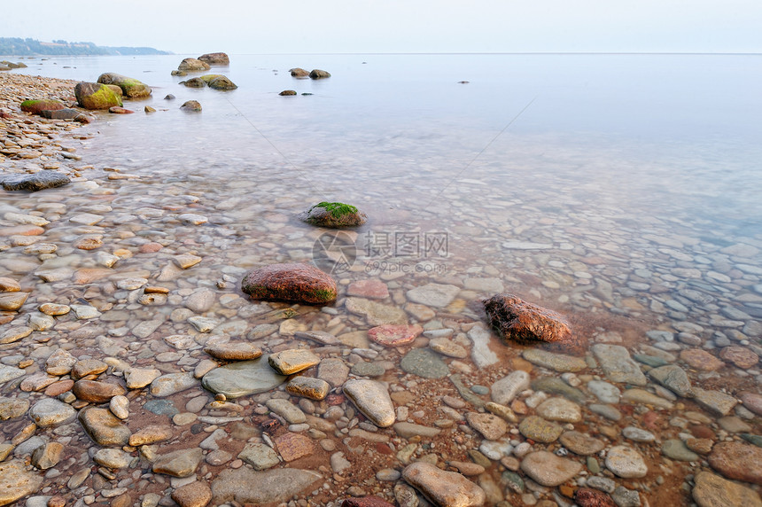 浅的鹅卵石全景卵石海洋海岸地平线石头岩石巨石支撑图片