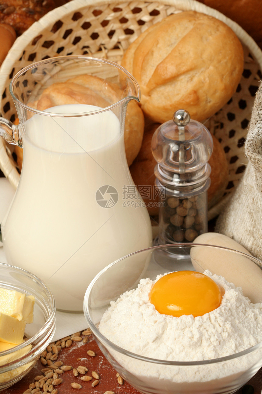 奶汁 黄油和面粉加蛋黄麻布面包烹饪芝麻食谱水壶滚动测量小麦牛奶图片