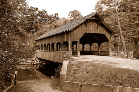 河上覆盖桥背景图片