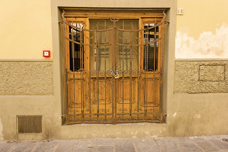 旧木门门锁锁定房子古董入口挂锁背景图片