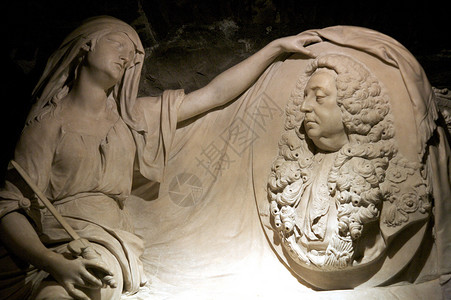 人和女人的雕塑高清图片