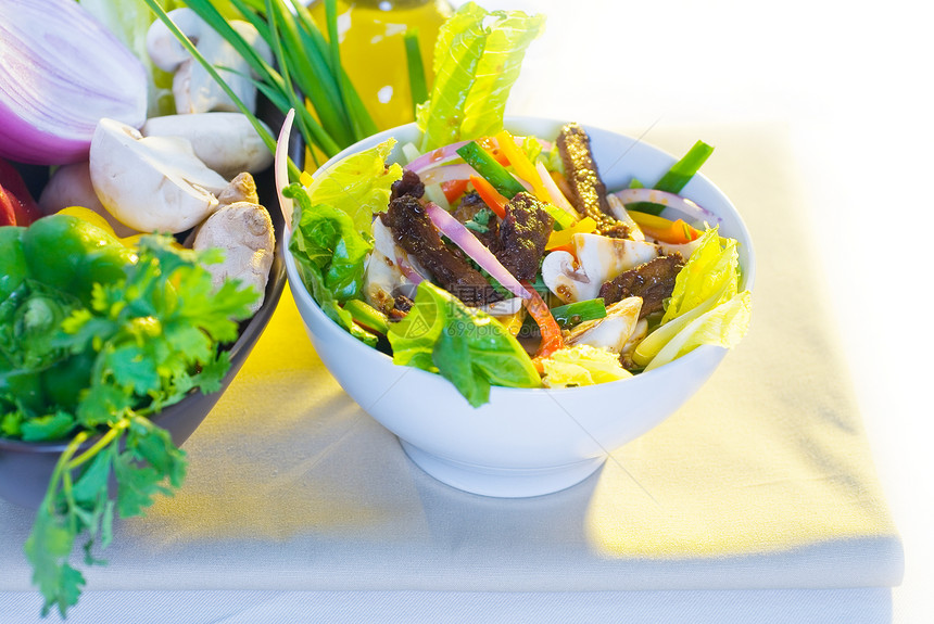 Thai 色拉沙拉香菜牛肉食物饮食蔬菜环境胡椒餐厅树叶营养图片