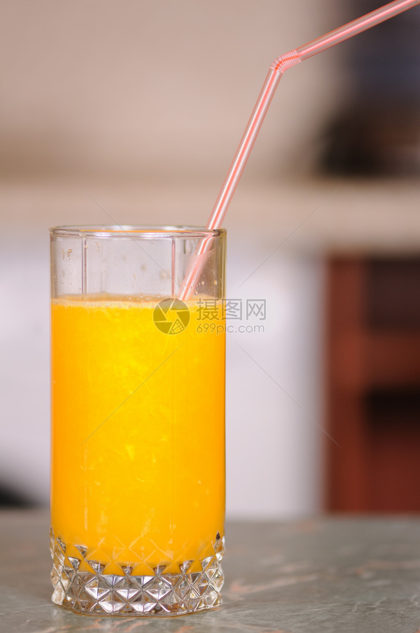 杯子里的果汁橙子玻璃水果热带情调早餐肉质派对黄色稻草图片