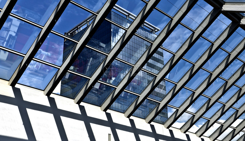 现代建筑库存照片建筑物免版税玻璃蓝色窗户股票天空图片