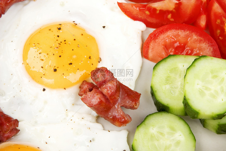 炸鸡蛋和香肠饮食盘子生活蔬菜营养食物早餐烹饪餐厅面包图片