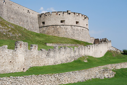 贝塞诺城堡蓝色背景图片