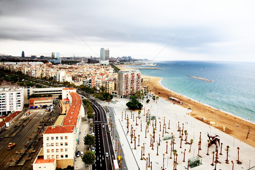 巴塞罗那市和港湾的空中观察港口天空商业地标旅行椭圆形办公室景观游客旅游图片
