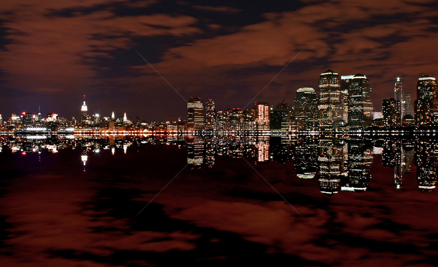 夜间曼哈顿天际对称风景城市办公室帝国中心商业建筑码头市中心图片
