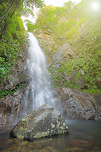 新瓦塔瀑布衬套阳光高清图片