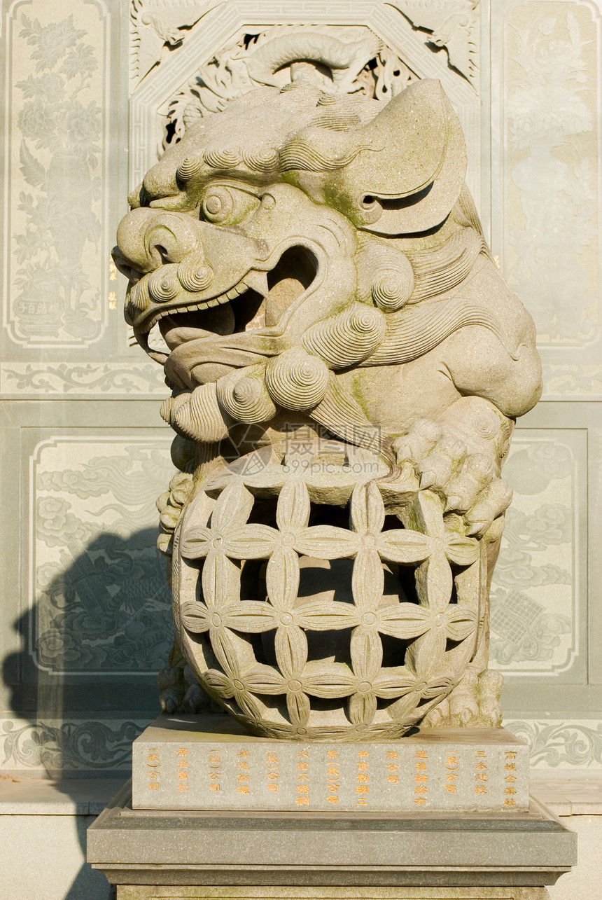 传统中国石狮狮子警卫寺庙宗教监护人雕像文化花园信仰岩石入口图片