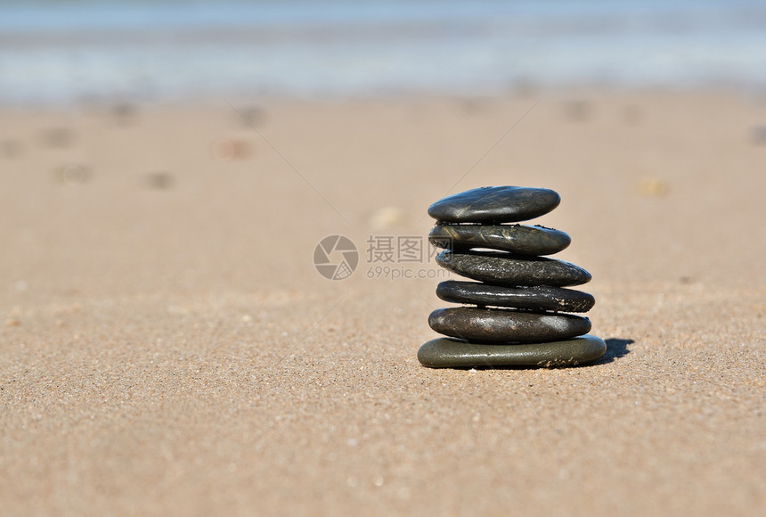 海滩石头鹅卵石平衡海洋场景海岸岩石图片