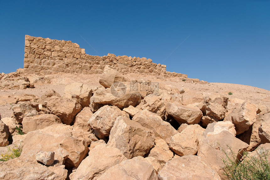以色列马萨达堡垒山上古石塔的废墟风化积木岩石天空蓝色沙漠古董干旱建筑学堡垒图片