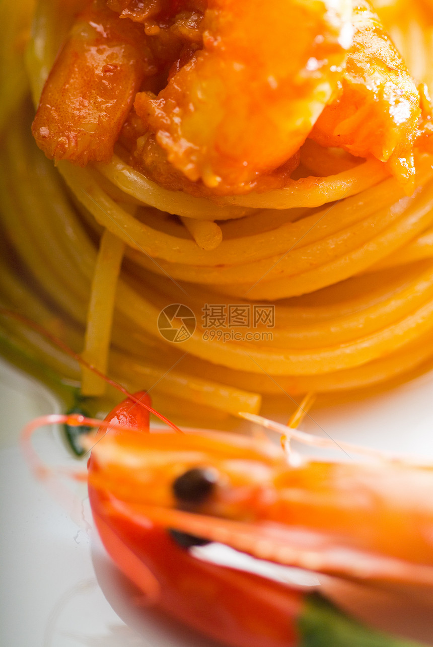 意大利面和辣虾海鲜营养烹饪午餐饮食盘子胡椒服务减肥晚餐图片