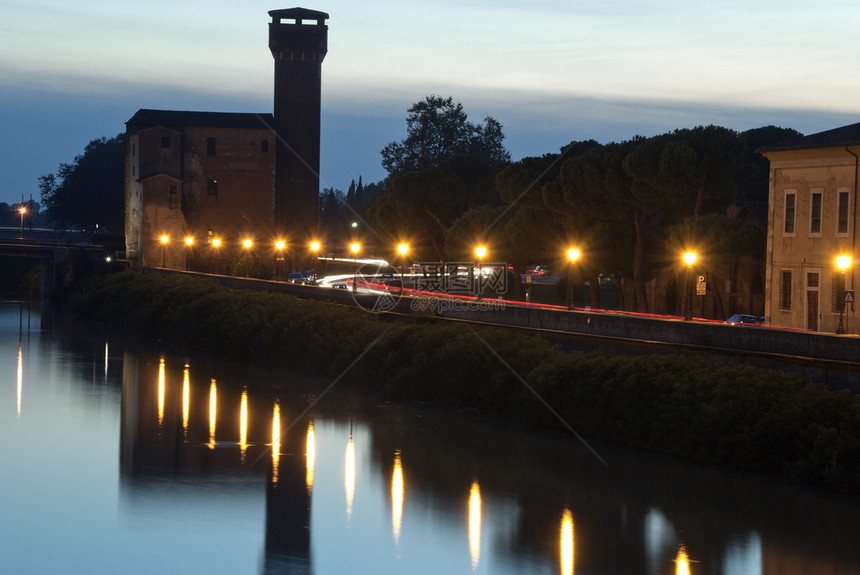 比萨之夜 隆加尼展望建筑日落宗教纪念碑场景旅行房子教堂城市旅游图片