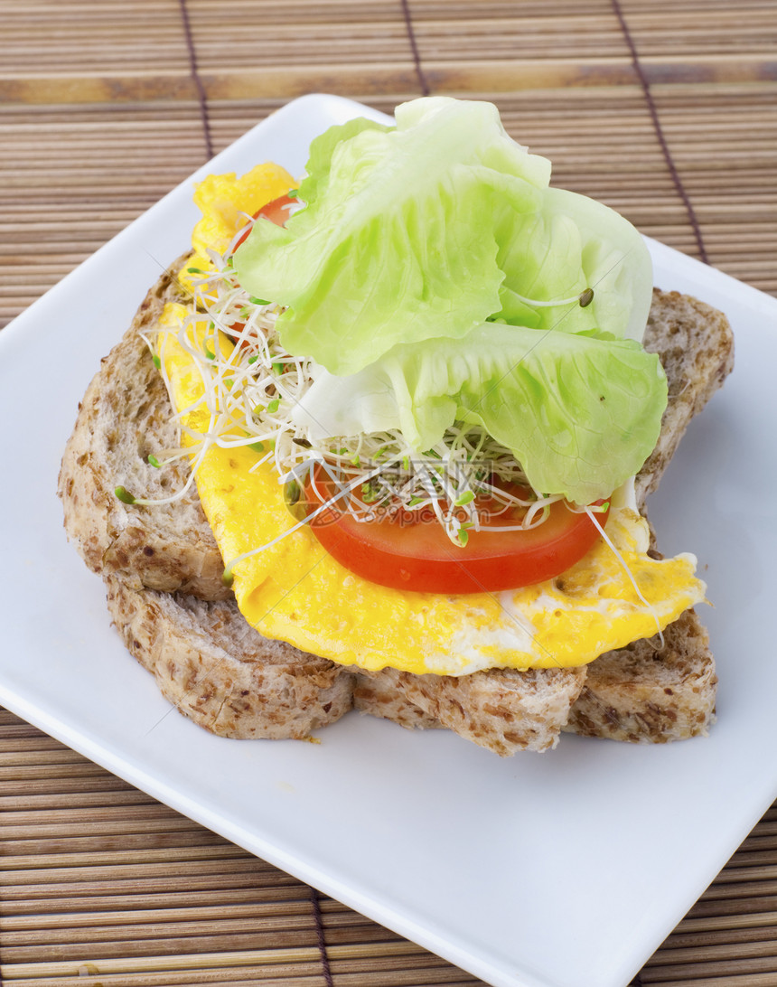 健康的三明治叶子竹子午餐蔬菜碳水小麦面包早餐食物盘子图片