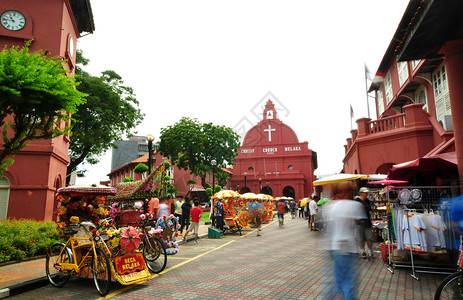 马六甲基督教堂前的旅游活动背景图片