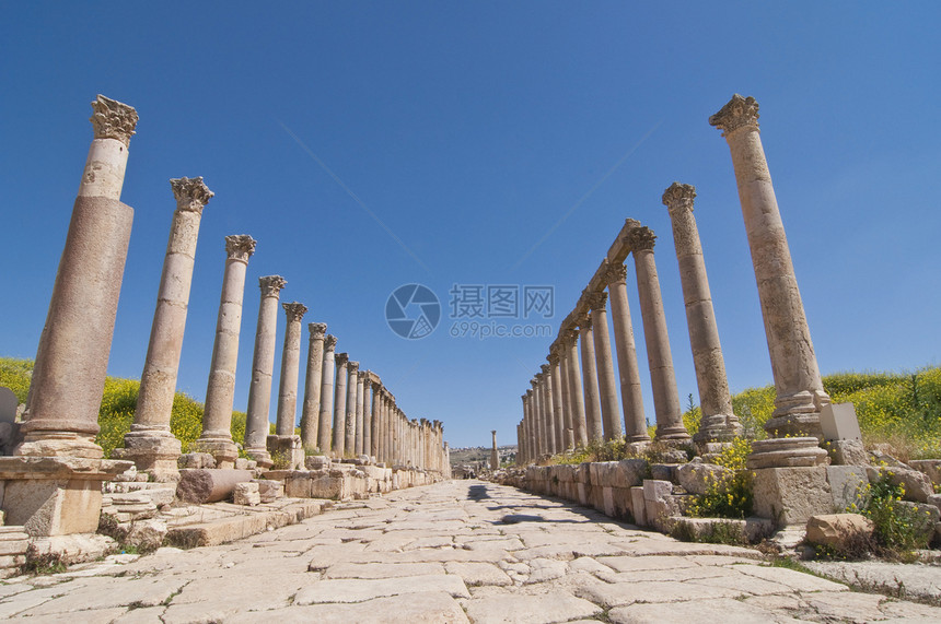 蓝色天空的古代柱体访问城市废墟纪念碑建筑石头考古学吸引力旅游历史性图片