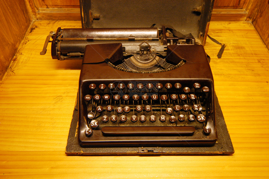 旧式打字机办公室古董黑色钥匙键盘图片