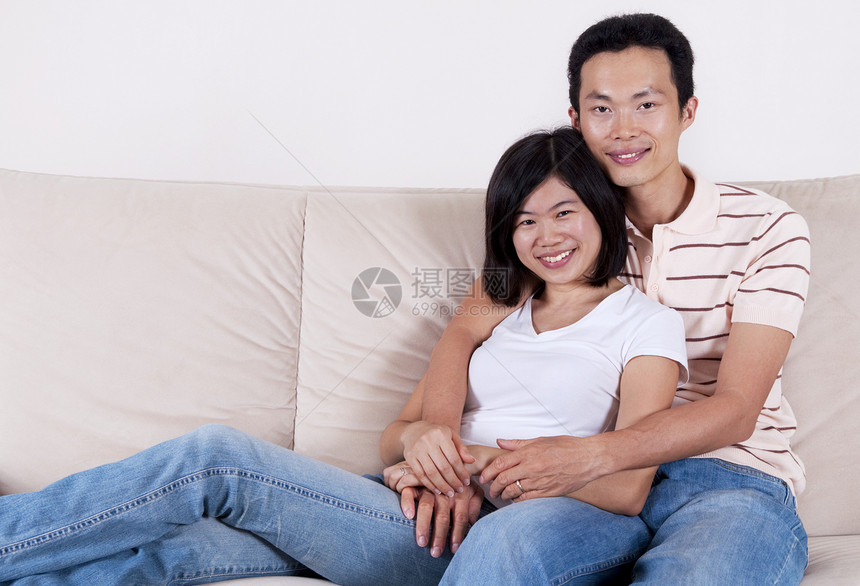 亚洲情侣男朋友情人女性微笑异性友谊男性喜悦手臂女孩图片