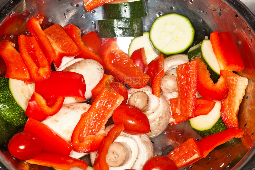 蔬菜卡布绿色红色壁球炙烤食物营养厨房胡椒洋葱午餐图片