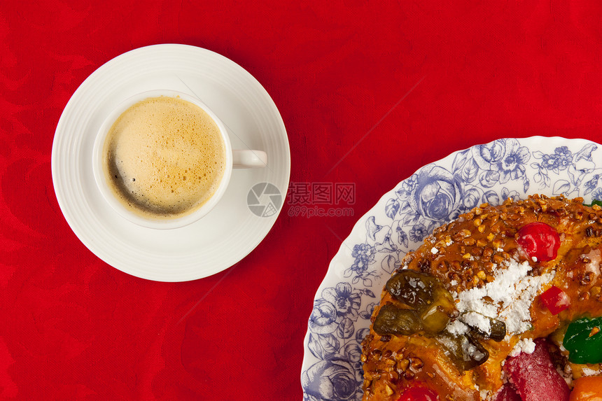 红色背景的白咖啡杯杯子宏观早餐味道咖啡反射美食芳香棕色饮料图片