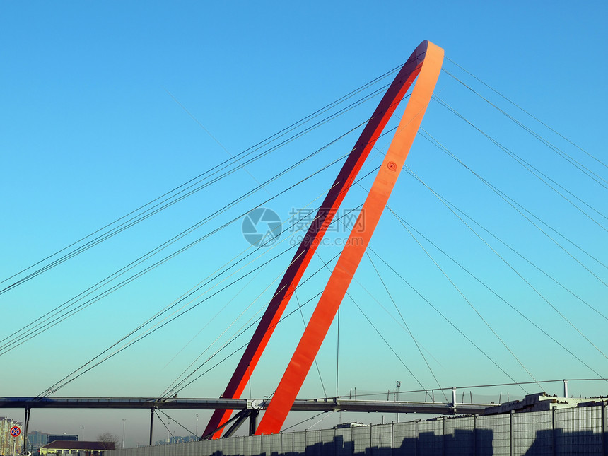 步行桥蓝色工程天空红色建筑学图片