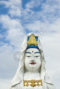Guanyin 雕像宗教历史警卫天空菩萨艺术女性男性雕塑传统背景图片
