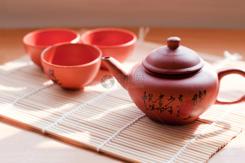 中国瓷器茶壶和杯子艺术品饮料陶器美食茶点书法紫色仪式工艺黏土图片