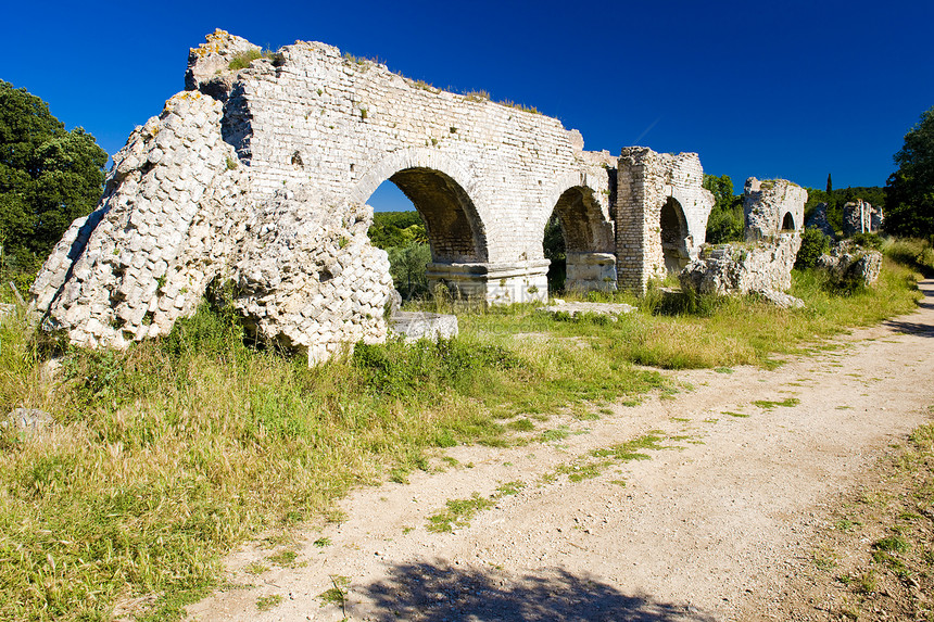 法国普罗旺斯Meunarie附近的罗马水道废墟位置历史性旅行景点渡槽外观世界纪念碑建筑建筑物图片
