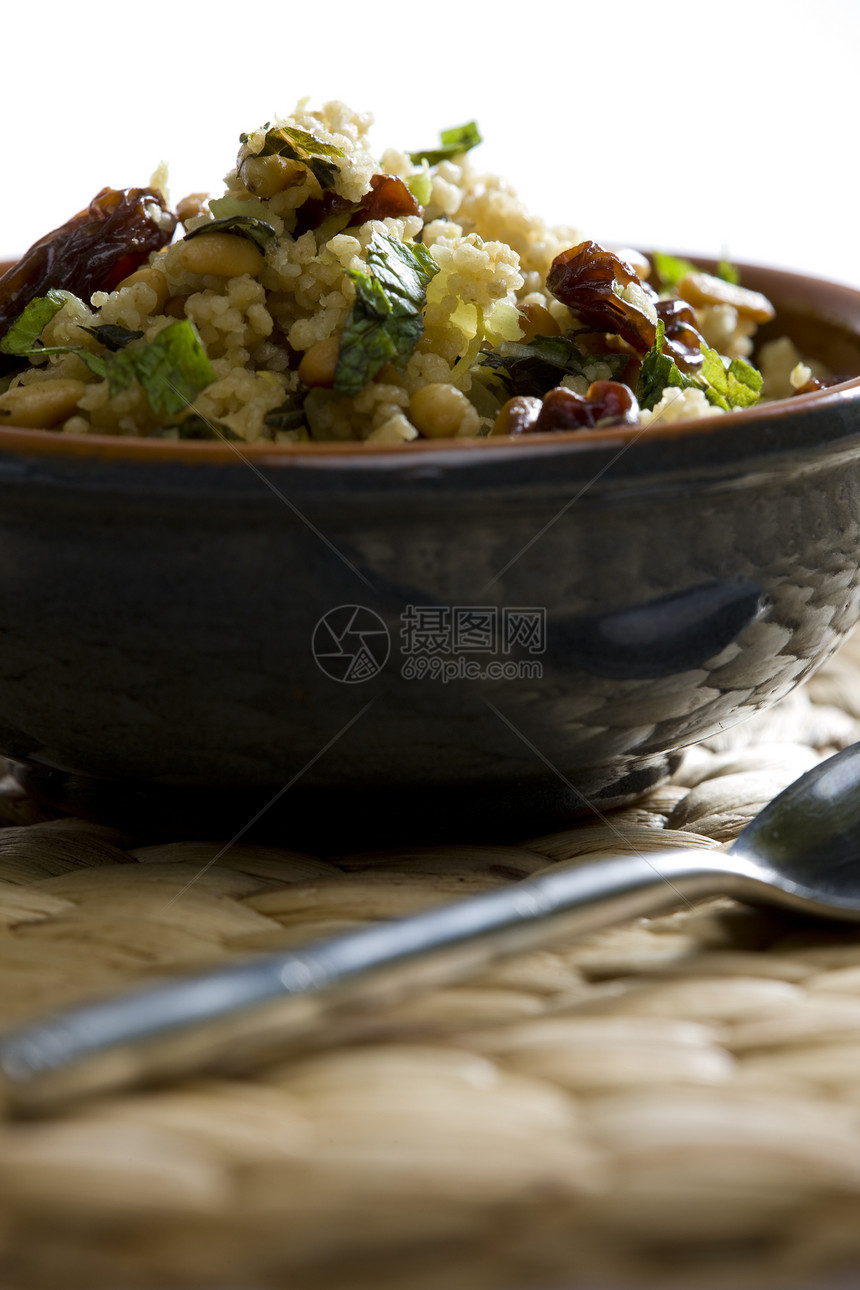 豆果加松果沙拉盘子熟食松仁内饰食品松子勺子沙拉种子膳食图片