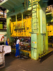 机械制造冲孔工厂机器金属工具生产工人邮票背景图片