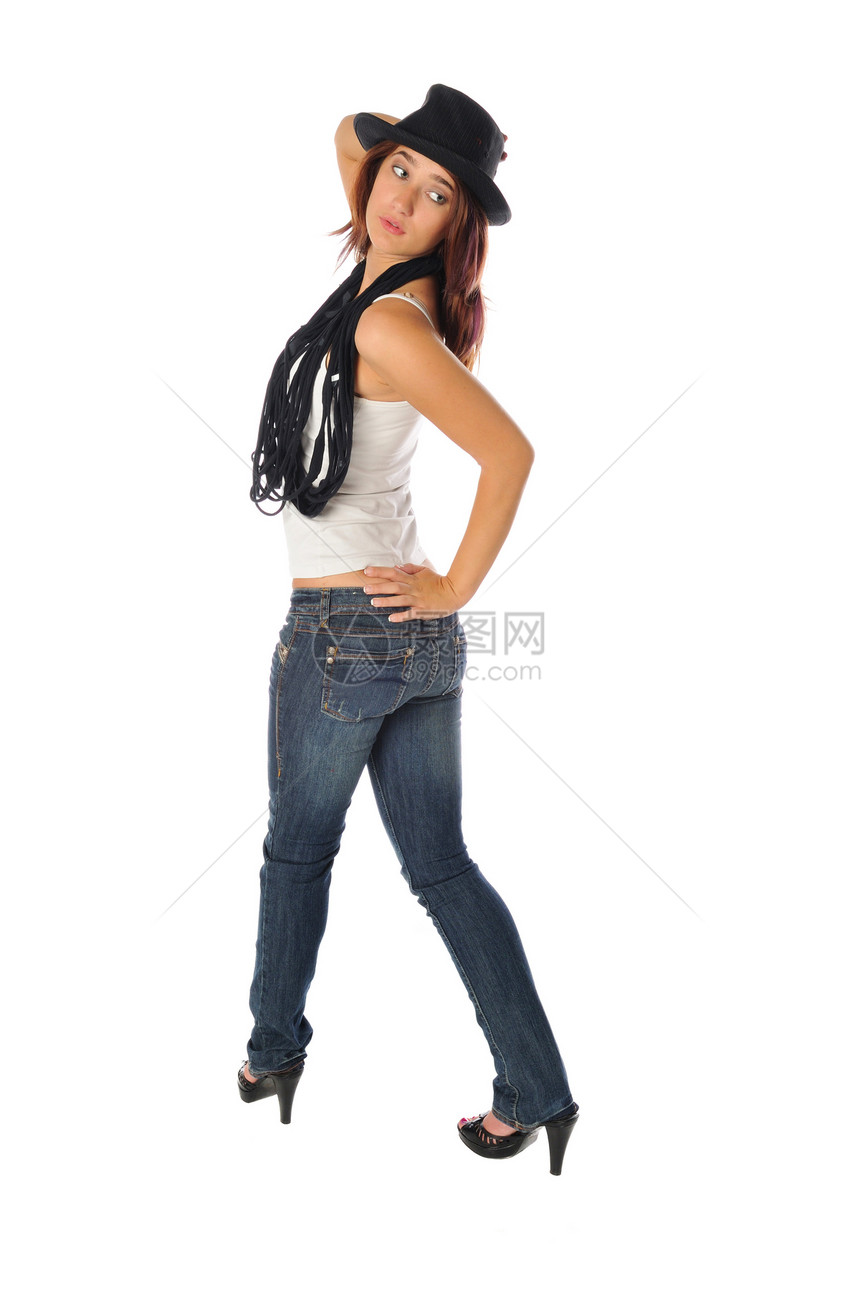 白色背景的可爱年轻少女美容乐趣牛仔裤青少年女士魅力女性帽子图片