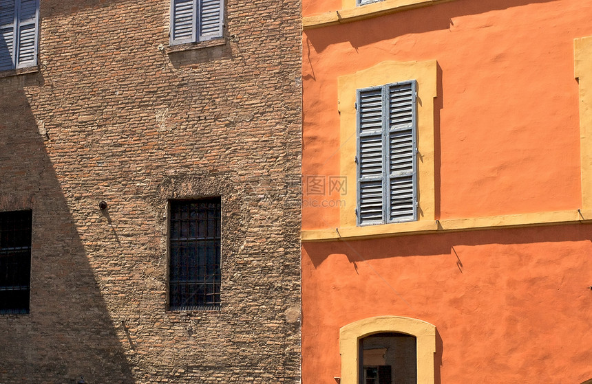 意大利房子的色彩多彩的外表图片