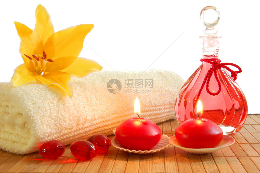 红按摩静物生命红色疗法治疗装饰茶点工作室蜡烛白色风格毛巾图片