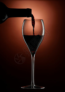 葡萄酒杯玻璃酒吧红色背景图片