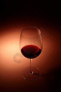 葡萄酒杯玻璃酒吧红色背景图片