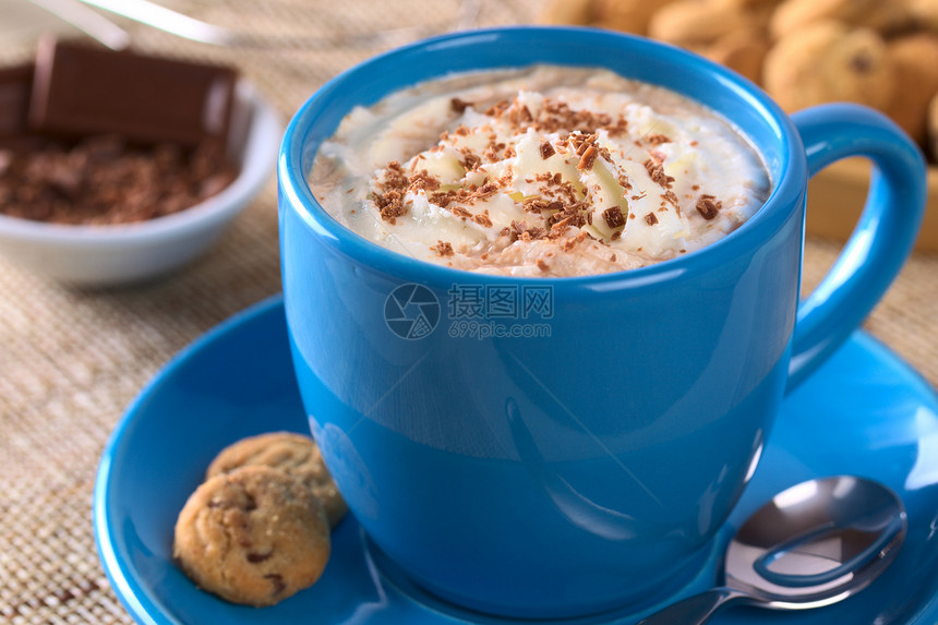 巧克力热巧克力和奶粉奶制品可可饮料牛奶照片奶油棕色蓝色食物杯子图片