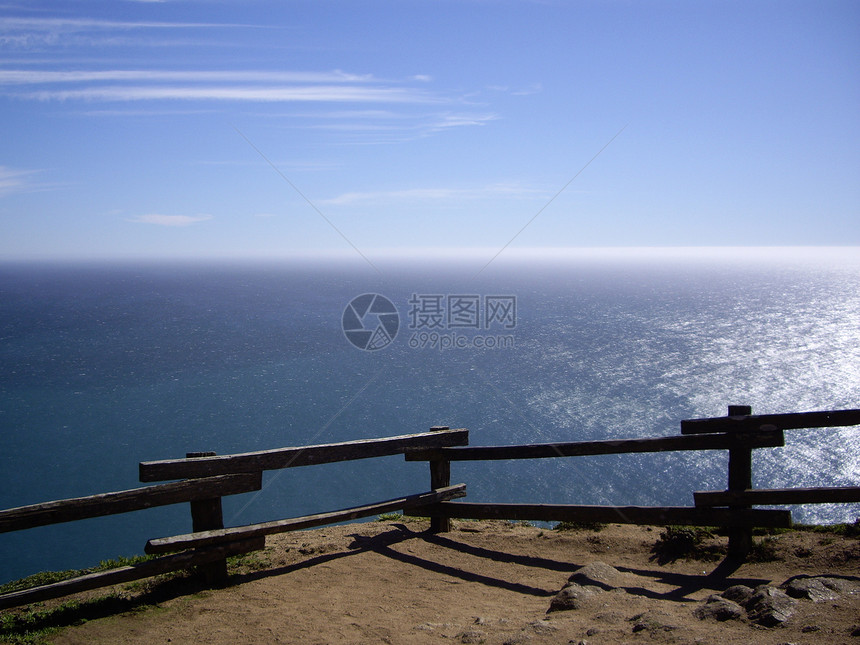 太平洋洋观蓝天水平海洋海岸波浪日落辉光铁轨横梁射线图片