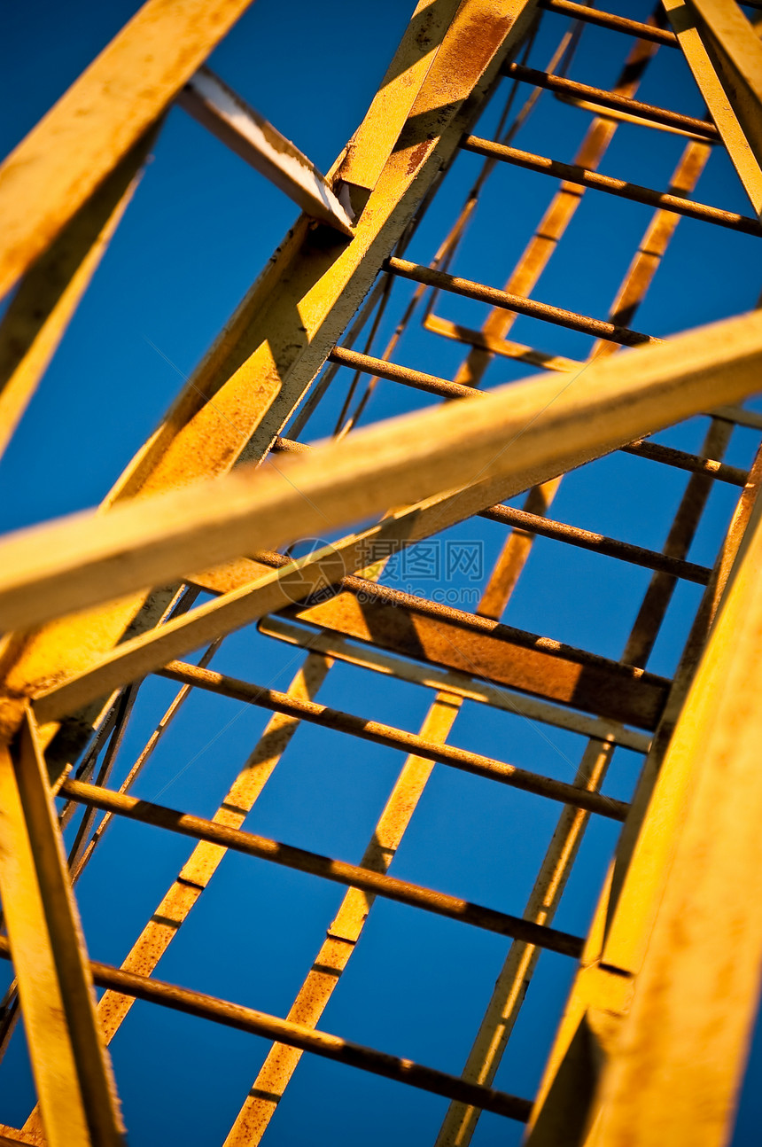 金属建筑避风港黄色楼梯梯子橙子脚步起重机图片