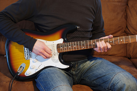 吉他玩家热情力量细绳吉他手男人摇杆音乐家重金属身体男性背景图片