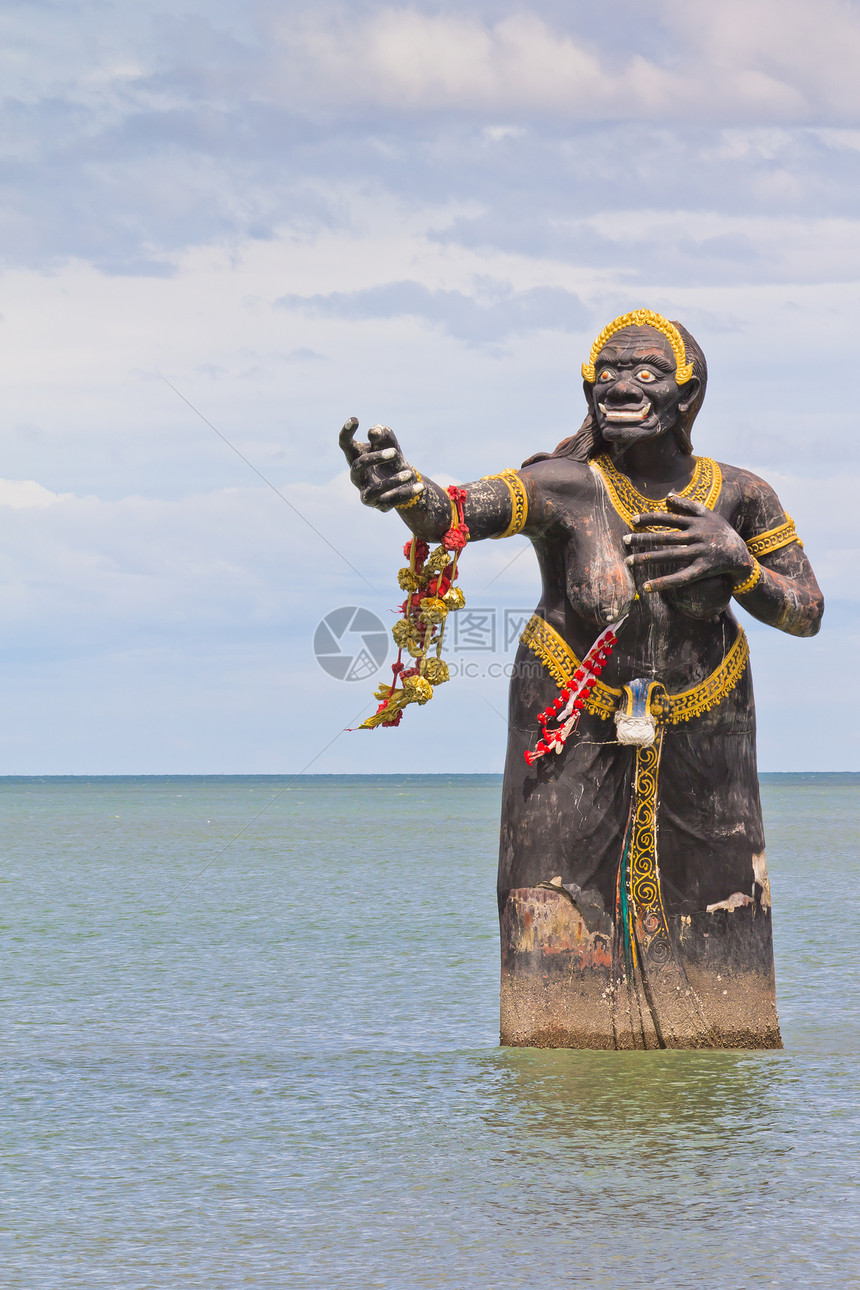 泰国文学界的女巨人卫士恶魔女王古董雕像历史旅行绘画废墟天空建筑学佛教徒雕塑图片