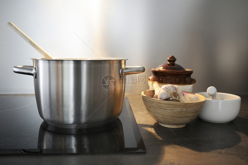 烹饪饭肉汤气体味道厨师厨房勺子火炉沸腾烘烤食物图片