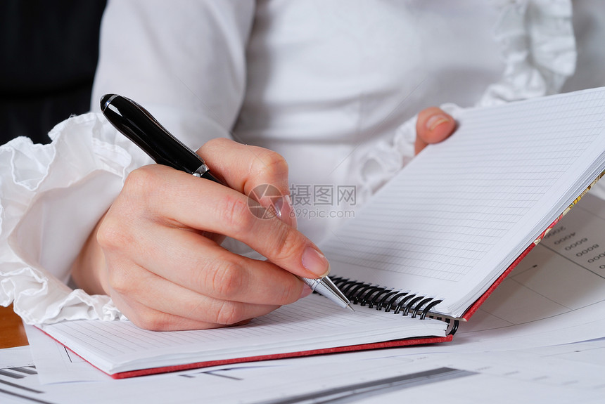 签署重要文件权威男人金融套装律师桌子商业职业白色合同图片
