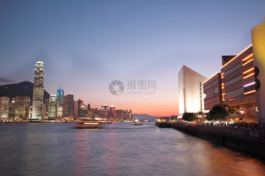 维多利亚港的神奇时刻 香港中心景观戏剧性经济摩天大楼旅游小时公司场景蓝色图片